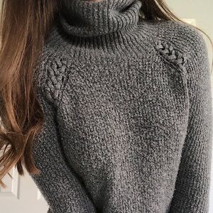 American Eagle Gray Turtleneck
